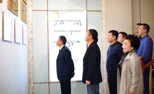中國(guó)整形美容协会张斌会長(cháng)莅临恩喜集团指导工作